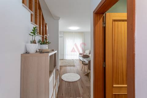 Moradia Geminada com Sótão, Terraço e Espaço Exterior | Quinta do Conde