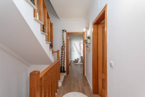 Moradia Geminada com Sótão, Terraço e Espaço Exterior | Quinta do Conde