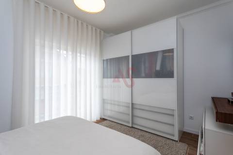 Moradia Geminada com Sótão, Terraço e Espaço Exterior | Quinta do Conde