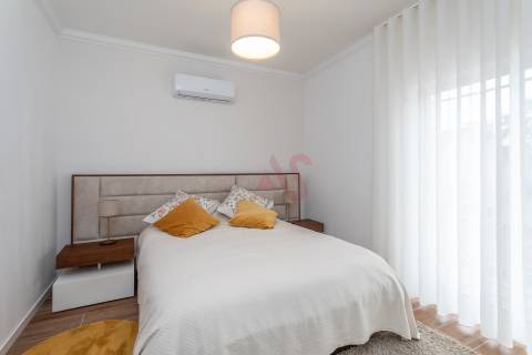 Moradia Geminada com Sótão, Terraço e Espaço Exterior | Quinta do Conde