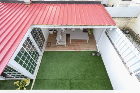 Moradia Geminada com Sótão, Terraço e Espaço Exterior | Quinta do Conde