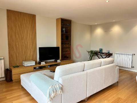 Apartamento T2 na Foz do Douro na 2ª linha de praia