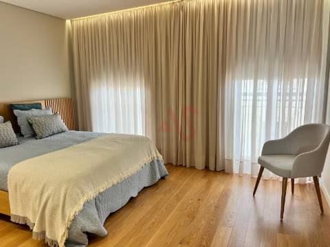 Apartamento T2 na Foz do Douro na 2ª linha de praia
