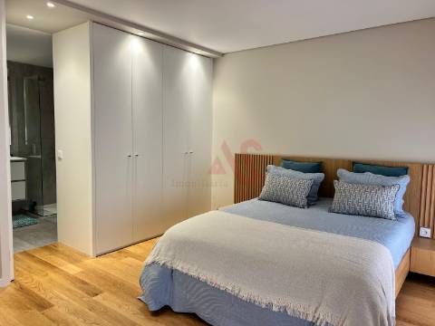 Apartamento T2 na Foz do Douro na 2ª linha de praia