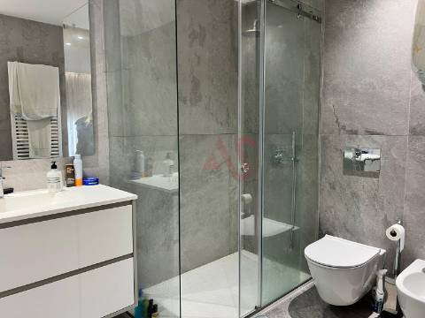 Apartamento T2 na Foz do Douro na 2ª linha de praia