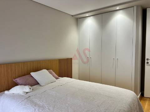 Apartamento T2 na Foz do Douro na 2ª linha de praia