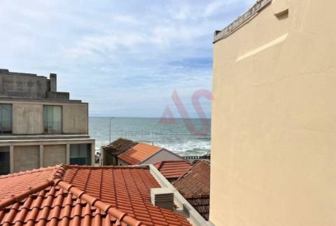 Apartamento T2 na Foz do Douro na 2ª linha de praia