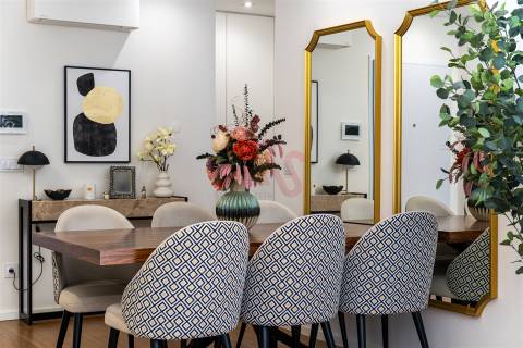 Apartamento T1+1 com varanda e lugar de garagem em Canidelo