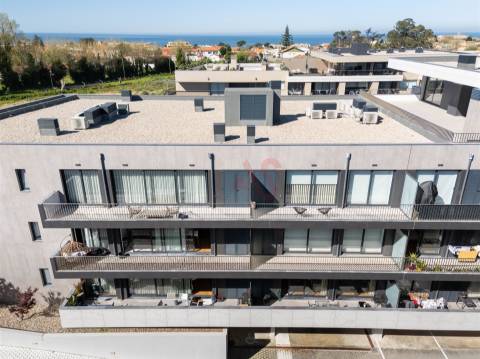 Apartamento T1+1 com varanda e lugar de garagem em Canidelo