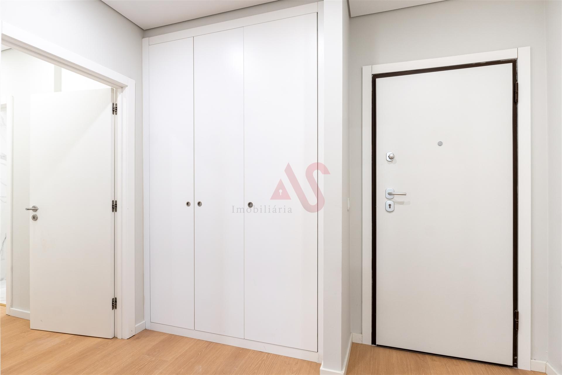 Apartamento T1 com Terraço e Garagem localizado em Leça da Palmeira