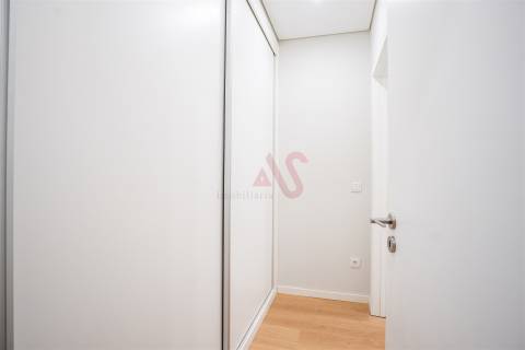 Apartamento T1 com Terraço e Garagem localizado em Leça da Palmeira