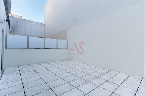 Apartamento T1 com Terraço e Garagem localizado em Leça da Palmeira