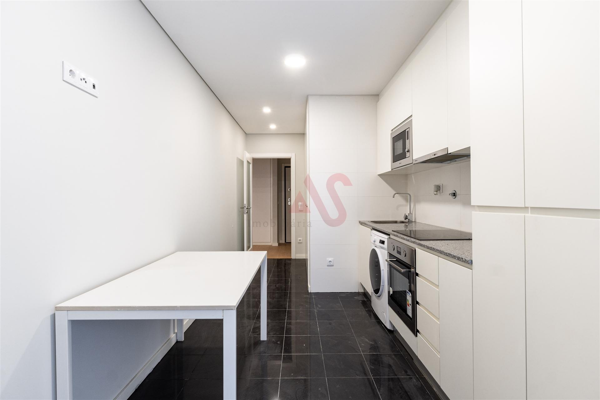 Apartamento T1 com Terraço e Garagem localizado em Leça da Palmeira