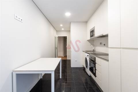 Apartamento T1 com Terraço e Garagem localizado em Leça da Palmeira