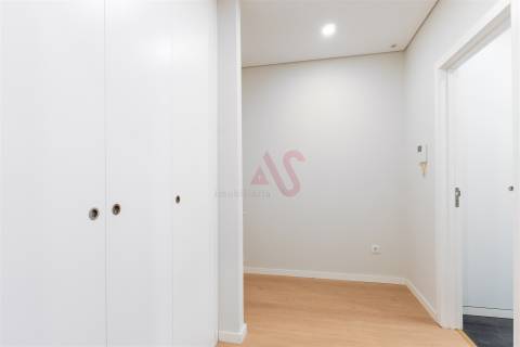 Apartamento T1 com Terraço e Garagem localizado em Leça da Palmeira