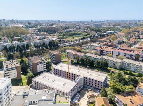 Apartamento T1+1 em construção localizado em Paranhos