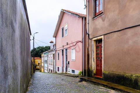T0 situado na Rua do Monte Coimbra, Vila Nova de Gaia