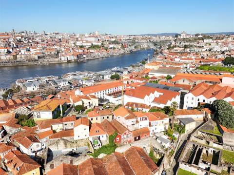T0 situado na Rua do Monte Coimbra, Vila Nova de Gaia
