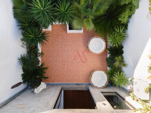 Moradia de luxo localizada no coração da cidade do Porto