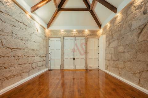 Moradia de luxo localizada no coração da cidade do Porto