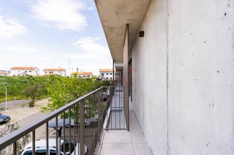 Apartamento T2+1 com varanda, em construção, situado no 2º piso.
