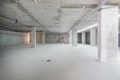 Apartamento T2+1 com varanda, em construção, situado no 2º piso.
