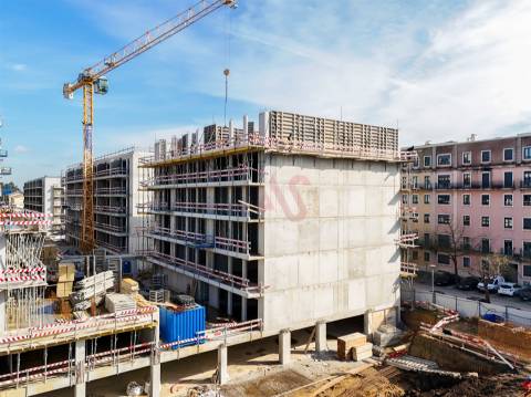 Apartamento T2+1 com varanda, em construção, situado no 2º piso.