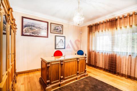 Quinta com 14.000m2 situada em pleno centro da cidade de Lousada