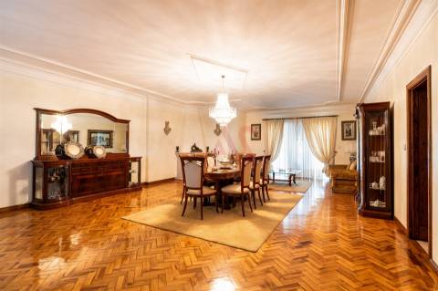 Quinta com 14.000m2 situada em pleno centro da cidade de Lousada