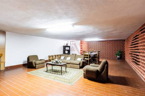 Quinta com 14.000m2 situada em pleno centro da cidade de Lousada