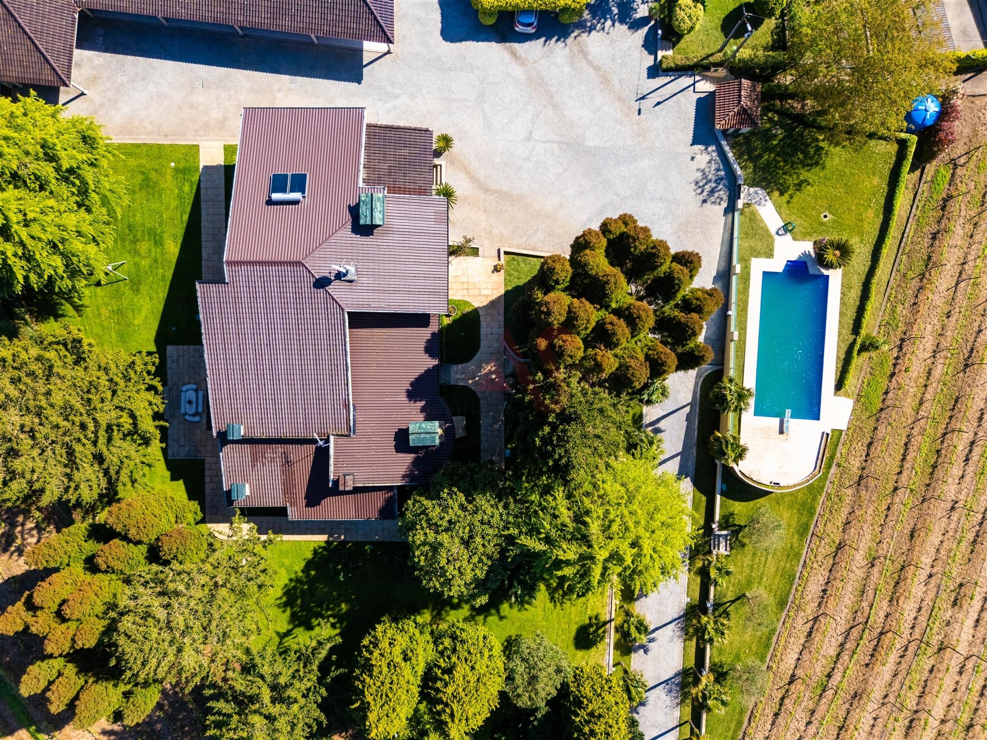 Quinta com 14.000m2 situada em pleno centro da cidade de Lousada