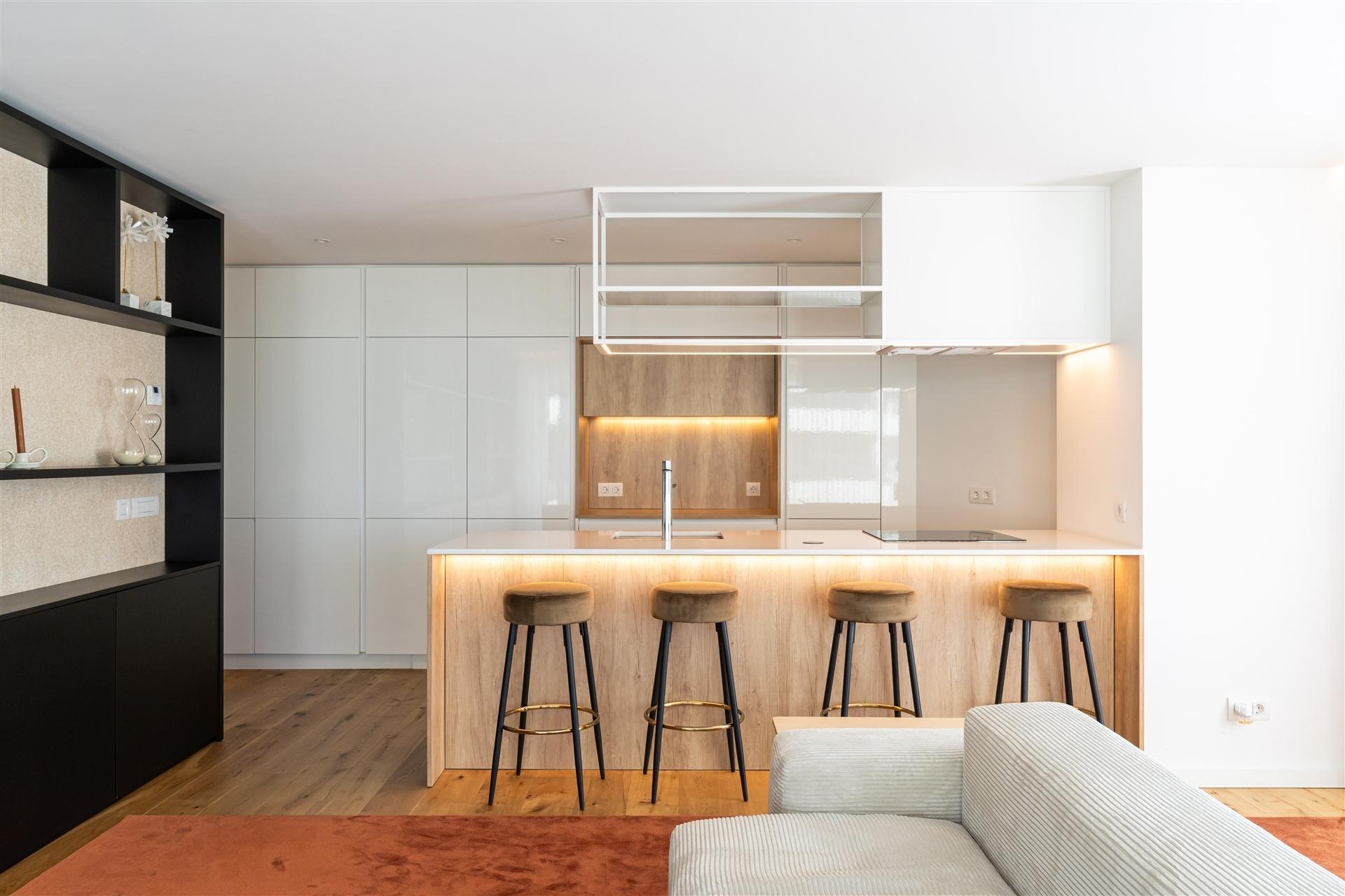Apartamento T3 com Master Suíte e varanda localizado em Arca d’Água