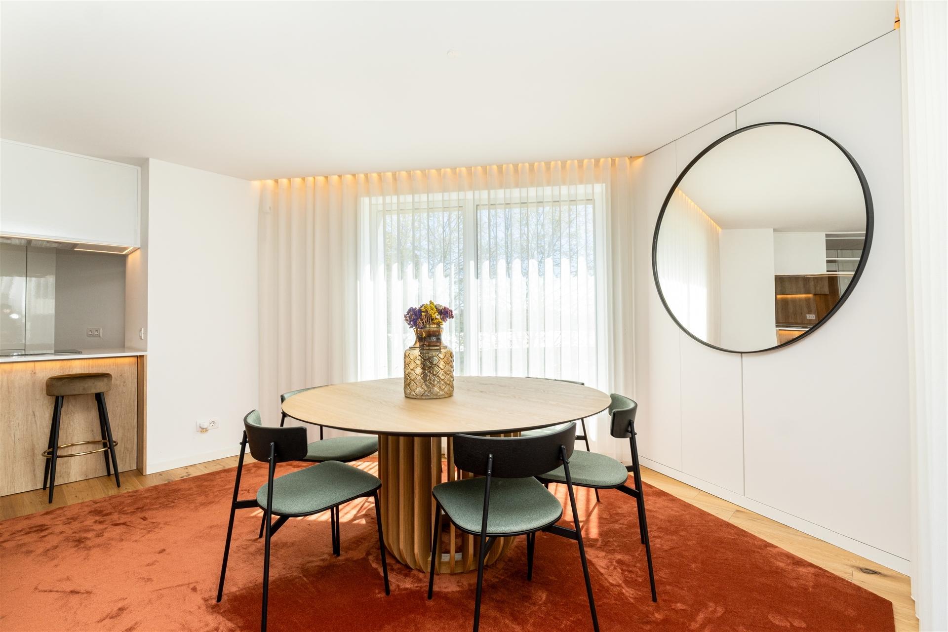 Apartamento T3 com Master Suíte e varanda localizado em Arca d’Água