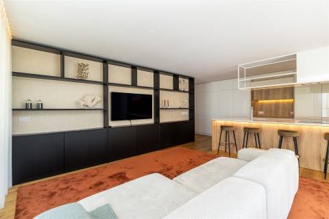 Apartamento T3 com Master Suíte e varanda localizado em Arca d’Água