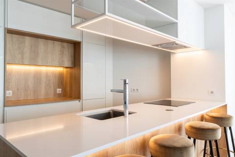 Apartamento T3 com Master Suíte e varanda localizado em Arca d’Água