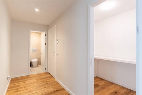 Apartamento T3 com Master Suíte e varanda localizado em Arca d’Água