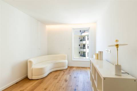 Apartamento T3 com Master Suíte e varanda localizado em Arca d’Água