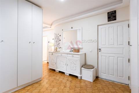 Apartamento T2+1 com varanda e terraço a 450m da praia | Praça João XXIII, Póvoa de Varzim