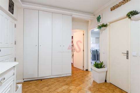Apartamento T2+1 com varanda e terraço a 450m da praia | Praça João XXIII, Póvoa de Varzim