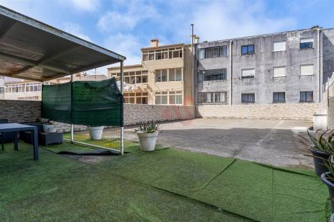 Apartamento T2+1 com varanda e terraço a 450m da praia | Praça João XXIII, Póvoa de Varzim
