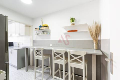 Apartamento T2+1 com varanda e terraço a 450m da praia | Praça João XXIII, Póvoa de Varzim