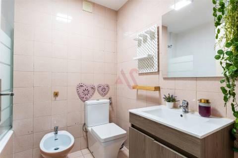 Apartamento T2+1 com varanda e terraço a 450m da praia | Praça João XXIII, Póvoa de Varzim