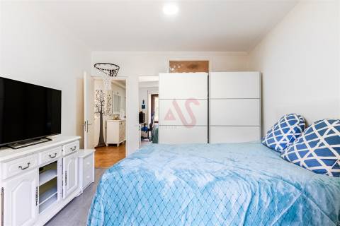 Apartamento T2+1 com varanda e terraço a 450m da praia | Praça João XXIII, Póvoa de Varzim