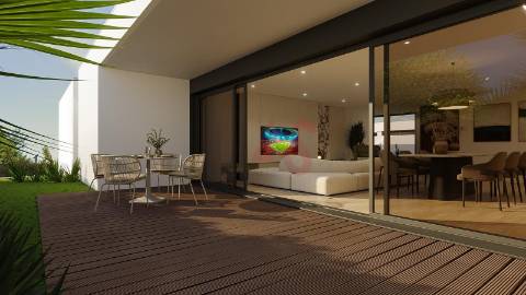 Moradia Térrea localizado em Grijo com 3 suítes e jardim