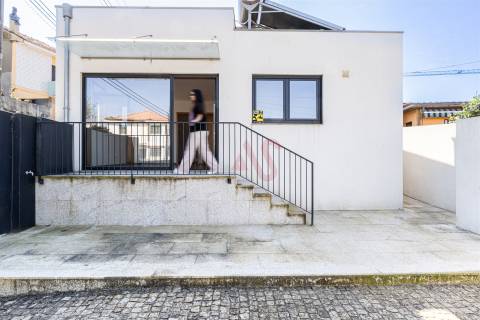 T2 com 2 suítes e Jardim