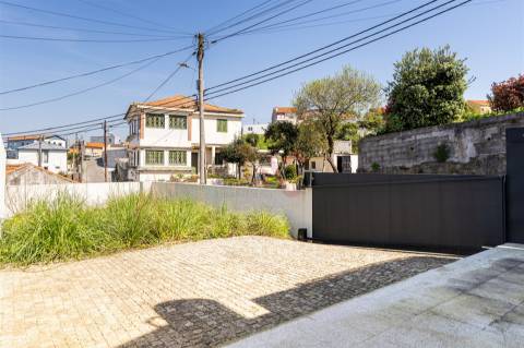 T2 com 2 suítes e Jardim