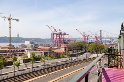 Apartamento T3+2 com Vista Deslumbrante sobre o Rio Tejo – Lisboa