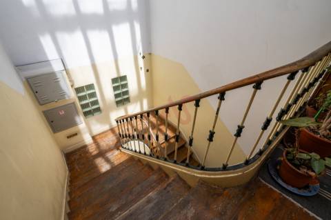 Apartamento T3+2 com Vista Deslumbrante sobre o Rio Tejo – Lisboa
