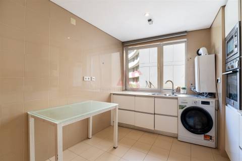 Apartamento T2 com vista panorâmica no Arrábida Plaza – Vila Nova de Gaia