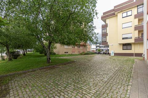 Apartamento T4 para arrendamento no Castêlo da Maia